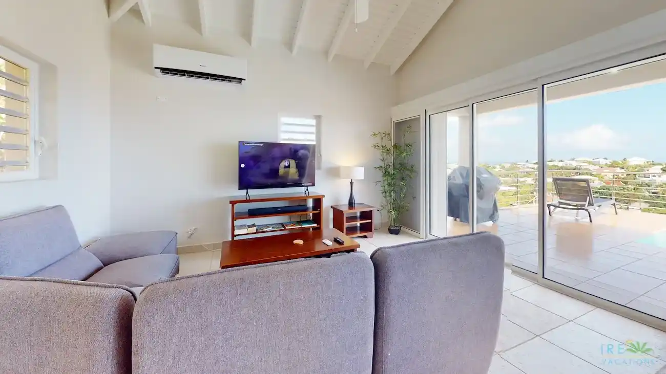 Clam Shell Drive Living Room1 13 11zon 13 11zon