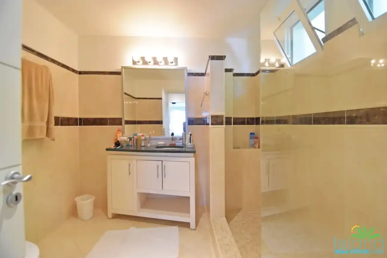 DSC 1077 18 11zon 18 11zon