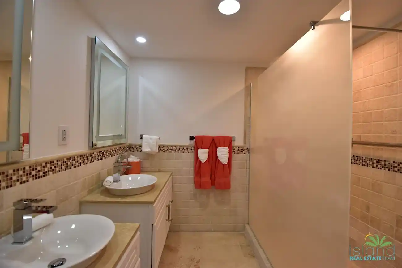 For Sale 2 Bedroom Beach Front Condo Sint Maarten Cupecoy 17 18 11zon 18 11zon