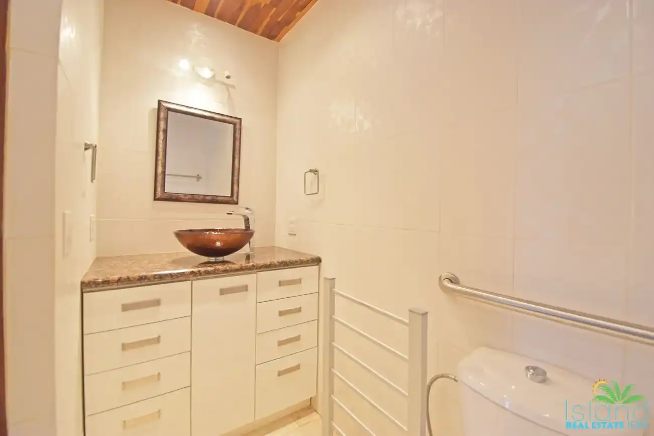 For Sale 6 Bedroom 6.5 Bath Ocean View Villa Sint Maarten Oyster Pond 26 25 11zon 25 11zon