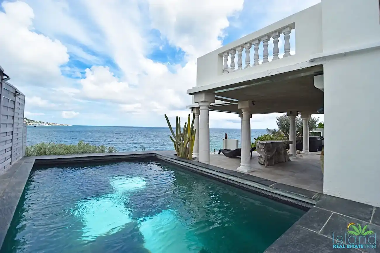 House With Pool 14 11zon 14 11zon